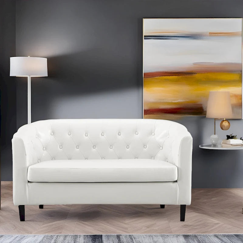 Látkou potažená pohovka ve tvaru sudu ze syntetické kůže s knoflíkovým prošíváním ve stylu Midcentury Modern – Pohodlná pohovka ve tvaru vany